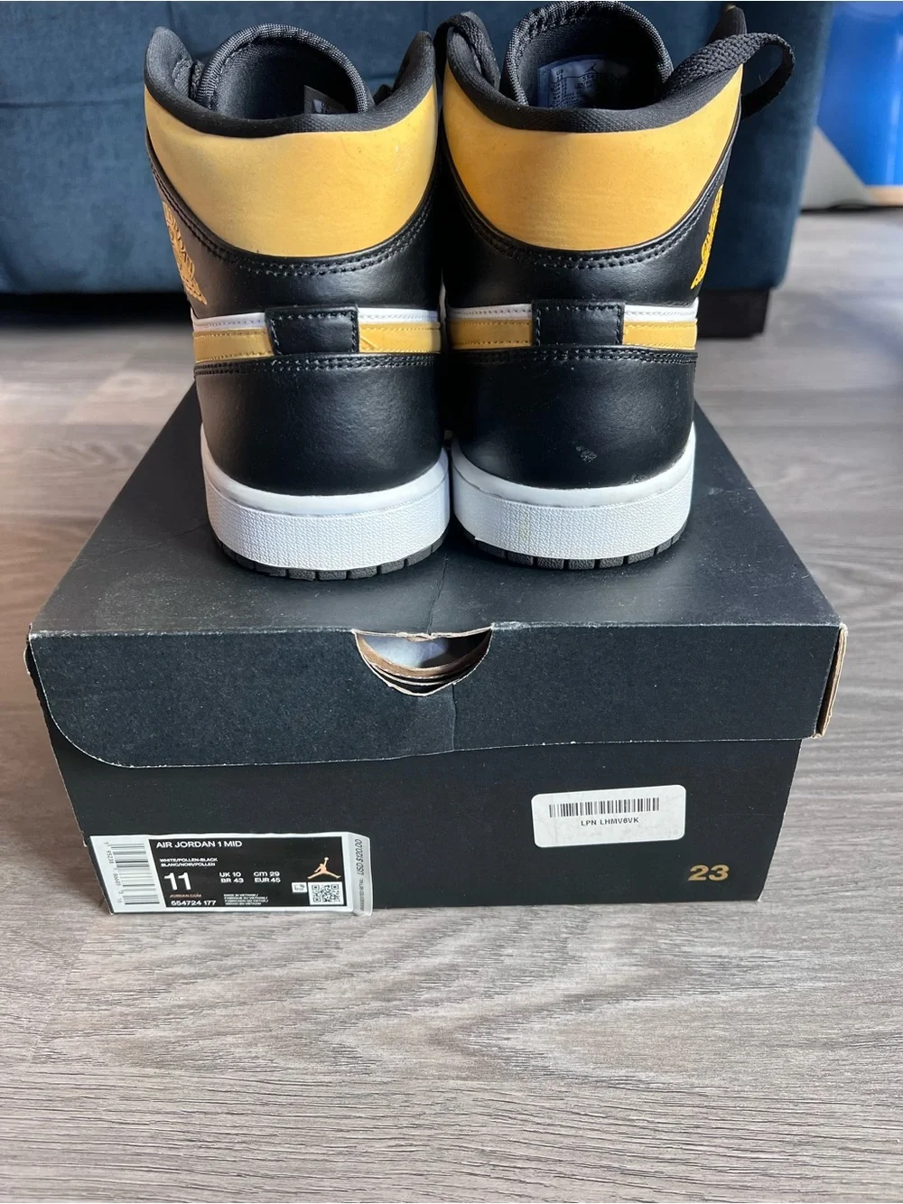 Jordan 1’s Mid — Black, Yellow and White - Picture 4 of 13